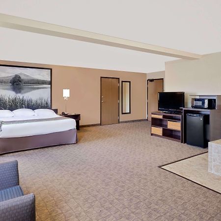 Отель Super 8 By Wyndham Lebanon Экстерьер фото